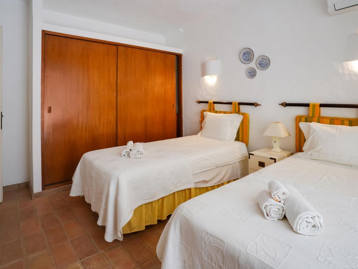 Roofed Villa In Albufeira With Private Swimming Pool Olhos de Agua  Phòng bức ảnh
